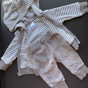 Gender Neutral Carter’s hoodie and pant set